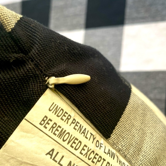 BLK/WHITE 🛍️CHECK BUNDLE OF 2 PILLOWS TABLE RUNNER— EUC; was just used as decor - Picture 9 of 9